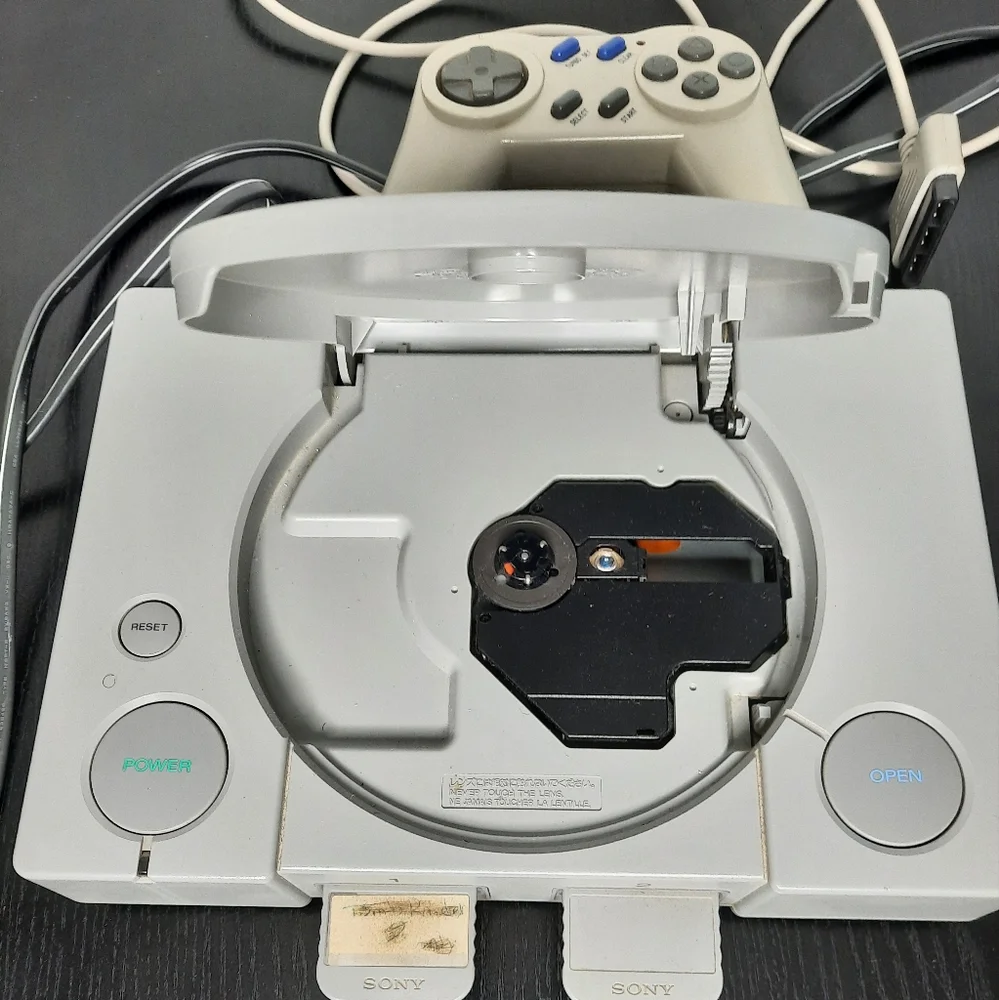 Playstation 1 Console with 2 memory cards and a controller